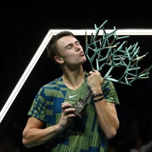 网球-德约巴黎大师赛再造星 鲁内证明自己不是“baby”