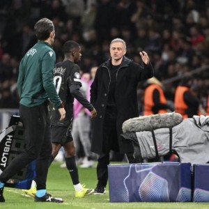 专业会员-疑似受伤，登贝莱带着痛苦的表情被换下场